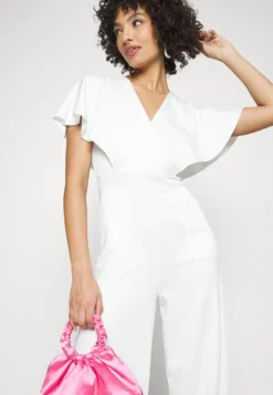 Wedding Betty V Neck Wrap - Jumpsuit - White -Wal G Verkoopwinkel b2be8dc283c04e949a194b3f609b96e3 scaled