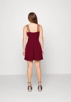Milly Strap Skater - Cocktailjurk - Wine 7 Milly Strap Skater - Cocktailjurk - Wine -Wal G Verkoopwinkel b3bc4f206aa64d9faae7ec0d02b25fe0 scaled