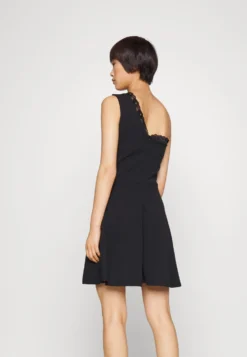 Penelope Lace Skater - Cocktailjurk - Black -Wal G Verkoopwinkel b574e3efebff4e31bee4c431d799bd99 scaled