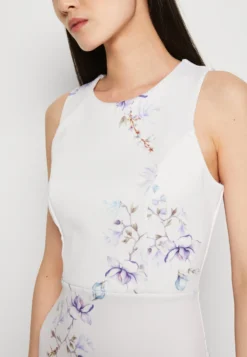 Wal G Wedding Brigitta- Galajurk - Lavender -Wal G Verkoopwinkel b68f51e02e554d4ab531915d5bf1faf8 scaled