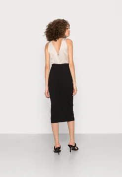Wal G Marla Knot Halter Midi Dress - Cocktailjurk - Champagne/Black -Wal G Verkoopwinkel b862435fdb3e480a9e2db9074621df54 scaled