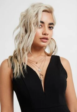 Eloise V Neck Skater Dress - Cocktailjurk - Black 9 Eloise V Neck Skater Dress - Cocktailjurk - Black -Wal G Verkoopwinkel bb9f498b4fd945d1b3f269ad017f67f4