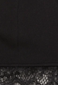 Wal G X-Linda Crop- Top - Black -Wal G Verkoopwinkel bd12a238260041cc9b747b5f30d76c69 scaled