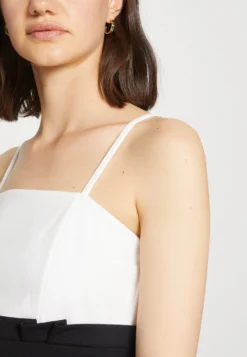 Wal G Janya Contrast - Jumpsuit - Black/White 11 Wal G Janya Contrast - Jumpsuit - Black/White -Wal G Verkoopwinkel c048baa4917c48dc8adab10ec2e7f9f7 scaled