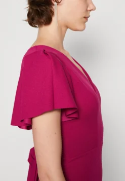 Wal G Tatiana Ruffle Sleeve Midi - Jerseyjurk - Raspberry 11 Wal G Tatiana Ruffle Sleeve Midi - Jerseyjurk - Raspberry -Wal G Verkoopwinkel c09f61c9191a4c3a9c201ddbe53cb9b3 scaled