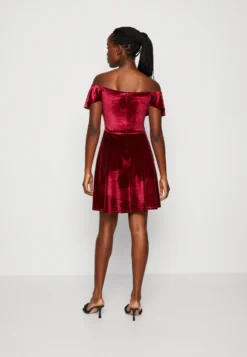 Wal G Stacey Skater - Cocktailjurk - Wine -Wal G Verkoopwinkel c3a9b0d5d3e44690a630bd15a62f87c9 scaled