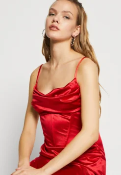 Wal G Sasha Maxi Dress - Galajurk - Red -Wal G Verkoopwinkel c9a3b58ba1074e04a4dca0765f16b2fd scaled