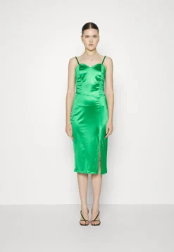 Wal G Ashton Heart Neck Midi - Jerseyjurk - Leaf Green 12 Wal G Ashton Heart Neck Midi - Jerseyjurk - Leaf Green -Wal G Verkoopwinkel cafcf04de8264530a04ce56ad0f9a302 scaled