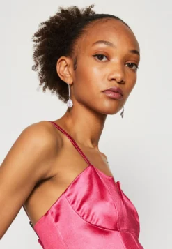 Wal G Saira Midi - Etui-Jurk - Fuchsia -Wal G Verkoopwinkel cba4a2ff9a7f448a8d7644469a3b8bb0 scaled