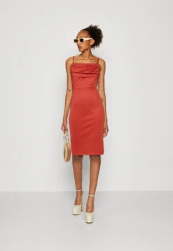 Wal G Jessy Dress - Cocktailjurk - Terracotta -Wal G Verkoopwinkel cd35e8b01eb144098a635275aac0d702 scaled