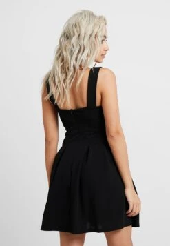 Eloise V Neck Skater Dress - Cocktailjurk - Black 7 Eloise V Neck Skater Dress - Cocktailjurk - Black -Wal G Verkoopwinkel cd36edbe8b4345319bc7183e54989696