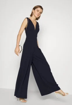 Wal G Jackie Wide Leg - Jumpsuit - Navy Blue -Wal G Verkoopwinkel d21242f2db8e4c40b67f20578e018975 scaled