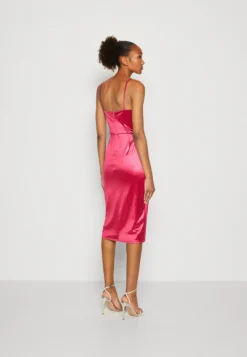 Wal G Saira Midi - Etui-Jurk - Fuchsia -Wal G Verkoopwinkel d2acae44eecf4f1ebfc902a35ddd17c3 scaled