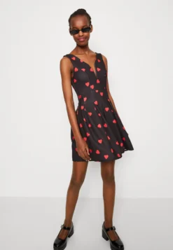Wal G Valentines Elle Heart Skater - Jerseyjurk - Black/Red -Wal G Verkoopwinkel d5c8940100c34fcd92dcdf21311fd6a0 scaled