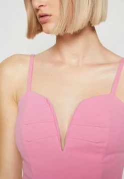 Wal G Dina V Neck Midi - Etui-Jurk - Rose Pink 11 Wal G Dina V Neck Midi - Etui-Jurk - Rose Pink -Wal G Verkoopwinkel d7a859a9a6d2410fa7d603d3afdae2fc scaled