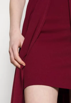 Wal G Yanny Halter Neck Bodycon - Galajurk - Berry Wine -Wal G Verkoopwinkel e01544bd2c744c9c9b24e0a20b7810e1 scaled