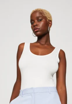 Wal G Melody Bodysuit - Top - White -Wal G Verkoopwinkel e0c2235cfe584a008b7fc2637d904f71 scaled