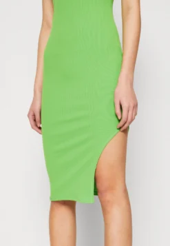 Wal G Cruise Collection Libby Strappy Midi Dress - Jerseyjurk - Leaf Green -Wal G Verkoopwinkel e1f751127b3a4f80b9b6b4120d57216e scaled