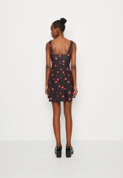 Wal G Valentines Elle Heart Skater - Jerseyjurk - Black/Red -Wal G Verkoopwinkel e38b96c1a55149da844f8afd399cef01 scaled