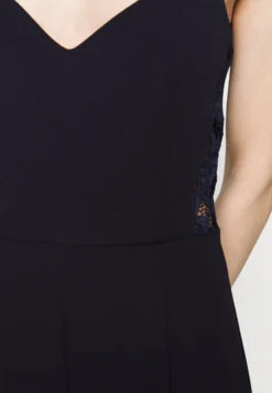 Laney Wide Leg - Jumpsuit - Navy Blue 11 Laney Wide Leg - Jumpsuit - Navy Blue -Wal G Verkoopwinkel e3c1802af4a64be8af9e2417e4a51b97 scaled