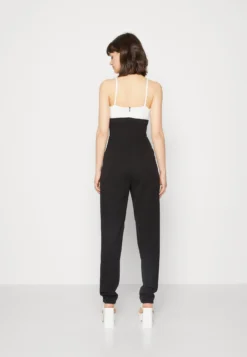 Wal G Janya Contrast - Jumpsuit - Black/White 8 Wal G Janya Contrast - Jumpsuit - Black/White -Wal G Verkoopwinkel e46ed779943f4b7980bfcfb9c9c3713a scaled