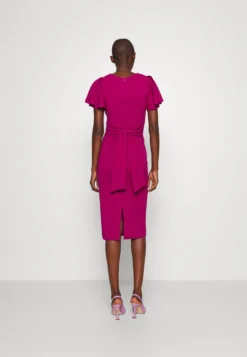Tatiana Ruffle Sleeve Midi - Cocktailjurk - Raspberry -Wal G Verkoopwinkel e5d8071066994b52a011671f8e692a56 scaled