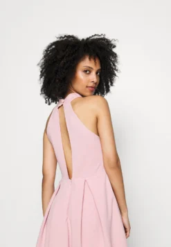 Cheryl Halter Neck Skater Dress - Cocktailjurk - Blush Pink -Wal G Verkoopwinkel e61571576ed34a259476442ea8e2d7b8 scaled