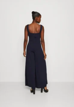 Wal G Rian Wide Leg Pleat - Jumpsuit - Navy Blue 8 Wal G Rian Wide Leg Pleat - Jumpsuit - Navy Blue -Wal G Verkoopwinkel e6b7181af64845c98d32b09f20b3f4b3 scaled