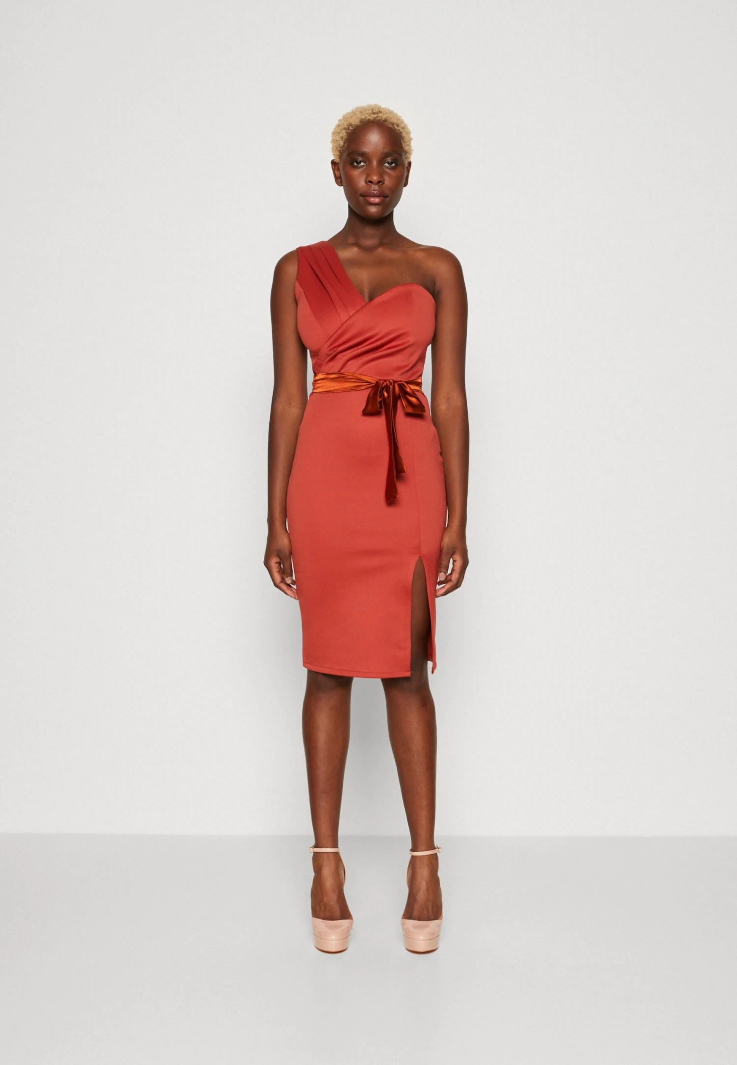 Wal G Tatiana Bow Midi - Cocktailjurk - Terracotta 1 Wal G Tatiana Bow Midi - Cocktailjurk - Terracotta