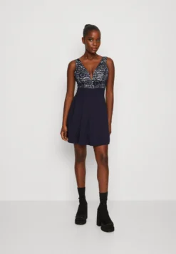 Wal G Belle V Neck Skater Dress - Cocktailjurk - Navy/White