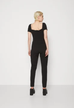 Wal G Sarb Cut Out- Jumpsuit - Black -Wal G Verkoopwinkel edc8ca34713f471cb7f1f168f1f512c9 scaled
