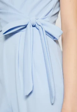 Wal G Archy Bow - Jumpsuit - Sky Blue -Wal G Verkoopwinkel ef86ef5bda4b4fd0904dae5318c76a1b scaled