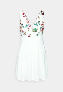 EmbroideredSkater - Jurk - White Floral -Wal G Verkoopwinkel f15b749ffdf74fb495d862d0feda5911 scaled