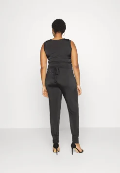 Brady V Neck- Jumpsuit - Black -Wal G Verkoopwinkel f2229635a8354db682bdff50ab89fb52 scaled