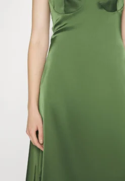 Wal G Dalia Cupped Midi - Jurk - Medow -Wal G Verkoopwinkel f22863814d2143be8c86318f22bd247b scaled