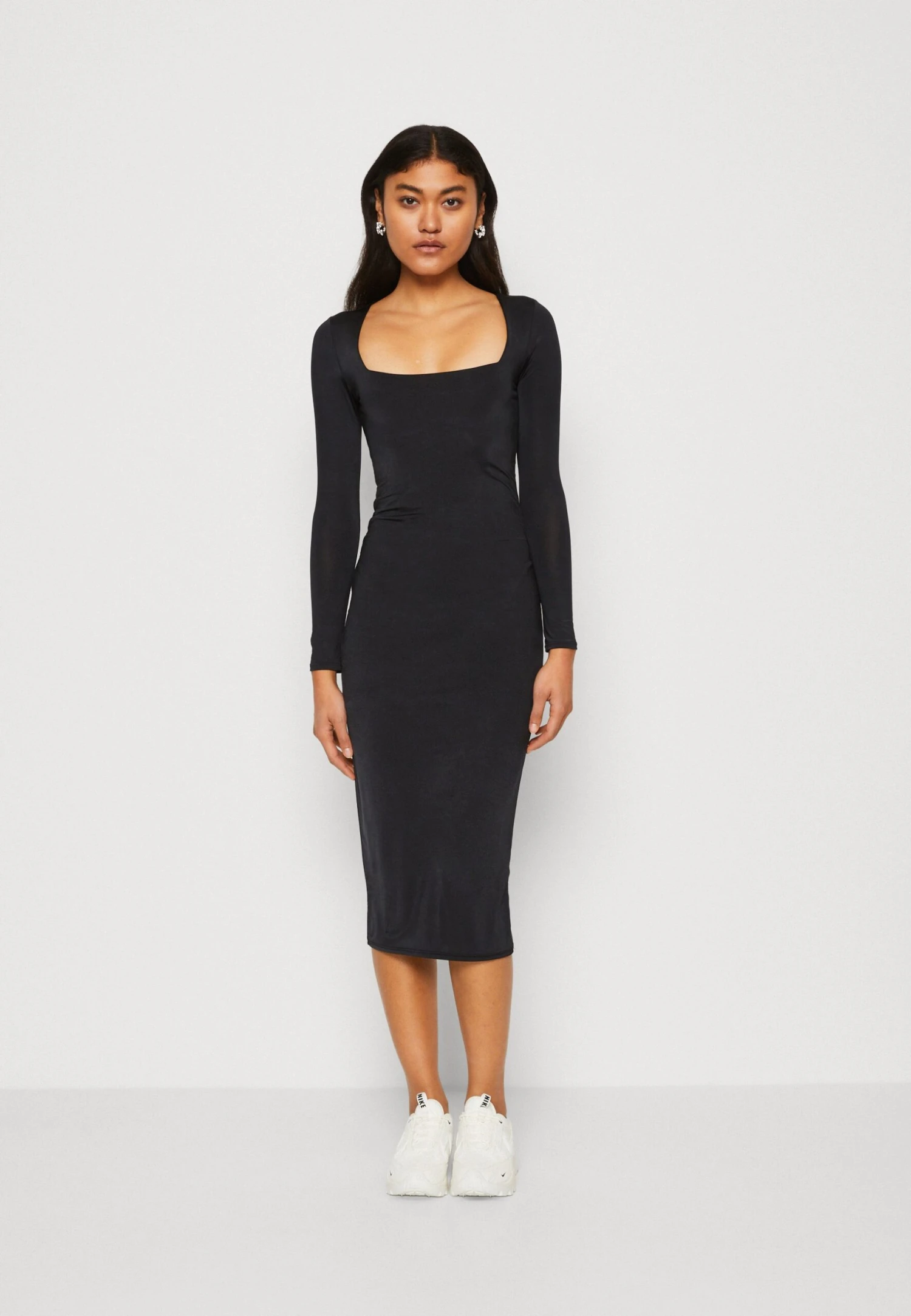 Wal G Mel Square Neck Midi - Cocktailjurk - Black 1 Wal G Mel Square Neck Midi - Cocktailjurk - Black
