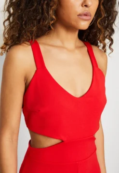 Wal G Brodie Cut Out Midi - Jerseyjurk - Red 11 Wal G Brodie Cut Out Midi - Jerseyjurk - Red -Wal G Verkoopwinkel f51c827cec044bf9bf21226df733423e scaled