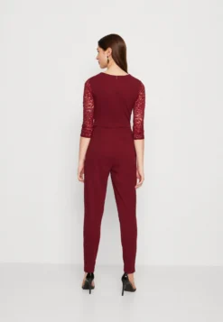 Wal G Lee - Jumpsuit - Wine -Wal G Verkoopwinkel f63a8499cf884f5b94e1ed52cffce133 scaled