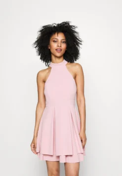Cheryl Halter Neck Skater Dress - Cocktailjurk - Blush Pink -Wal G Verkoopwinkel f7b3eb17c4d64d4890d43d49309b3368 scaled
