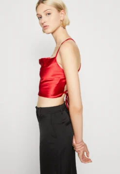 Wal G Milly Strappy - Top - Red -Wal G Verkoopwinkel fa8b030a104c4e17a30c6b63ff36c289 scaled