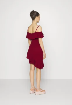 Revra Strappy Frill Skater - Jerseyjurk - Berry Wine 7 Revra Strappy Frill Skater - Jerseyjurk - Berry Wine -Wal G Verkoopwinkel fe373108426f45239789f717ec85af46 scaled